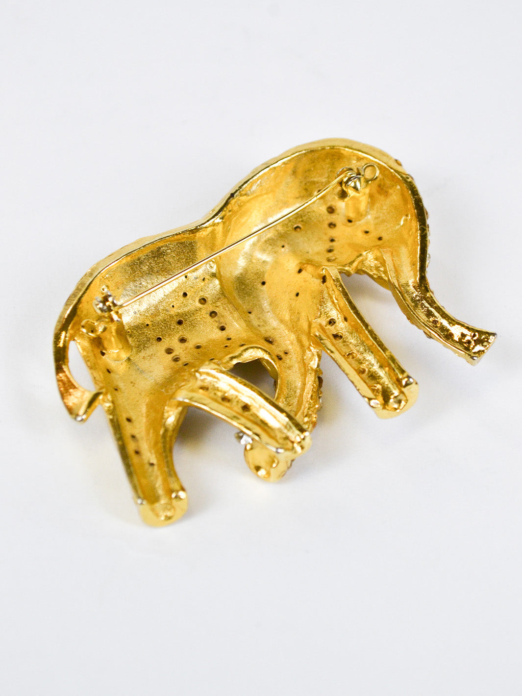 1980s elephant-shaped brooch with black varnish and rhinestones