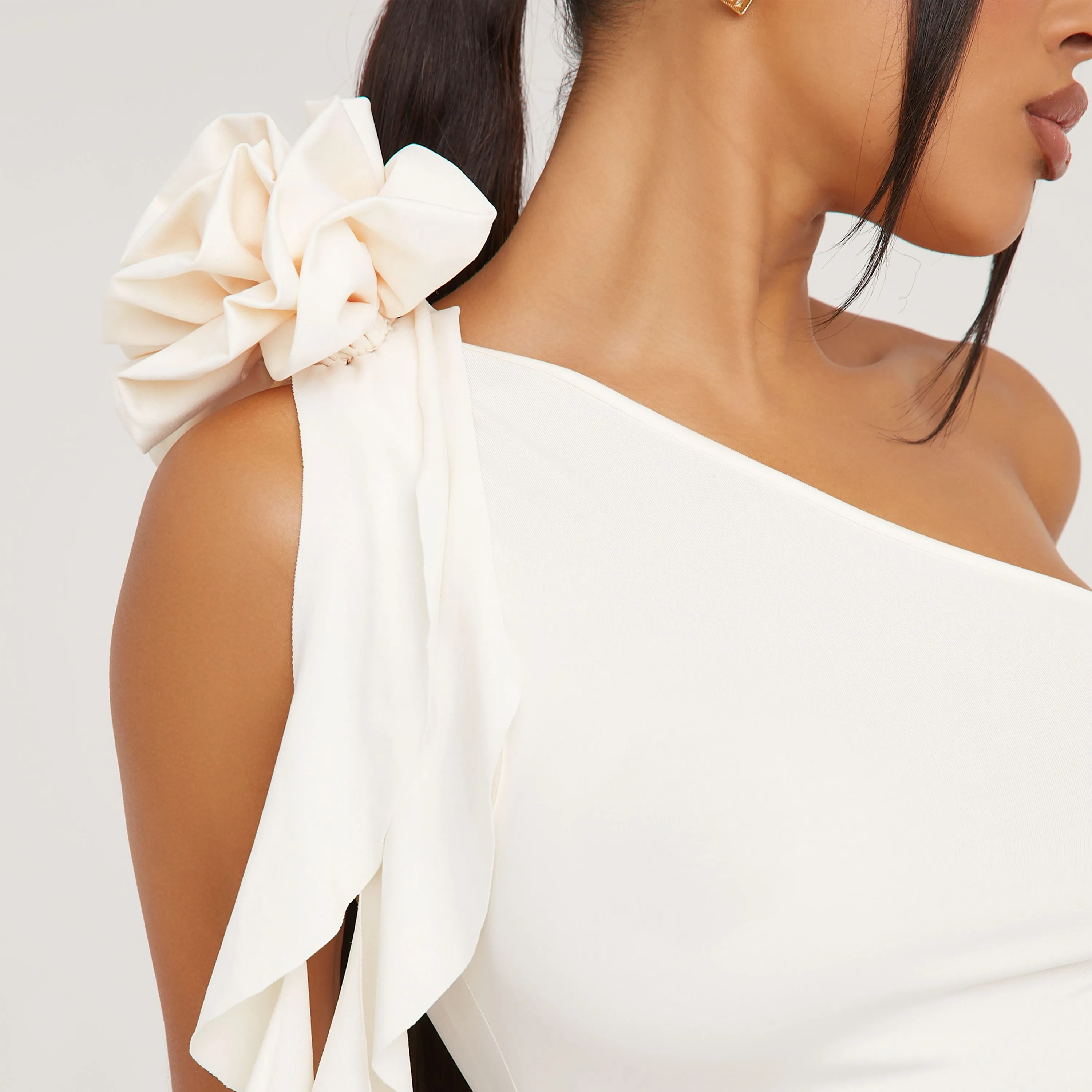 One Shoulder Rose Detail Bodysuit In Cream